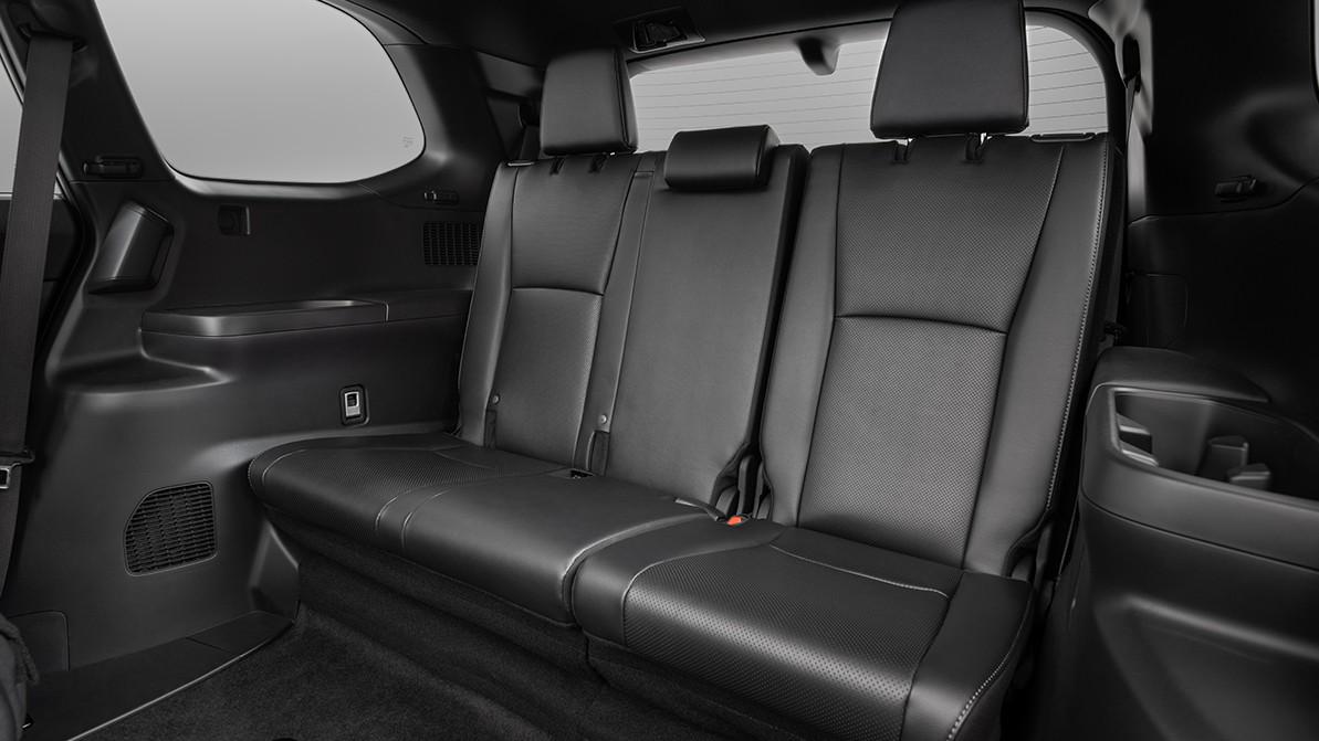 Toyota презентовала большой Highlander с приставкой Grand