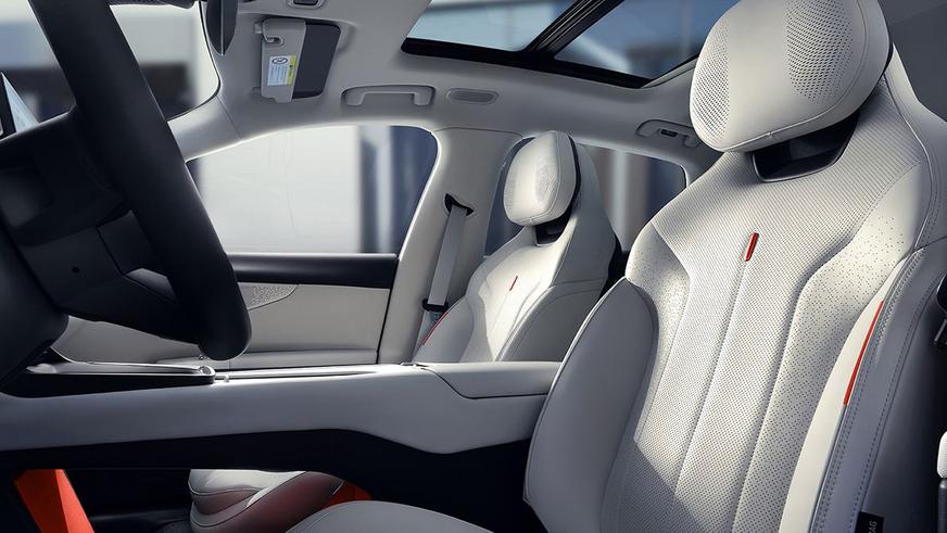 Lynk&Co начала продажи нового дальнобойного седана 07 EM-P