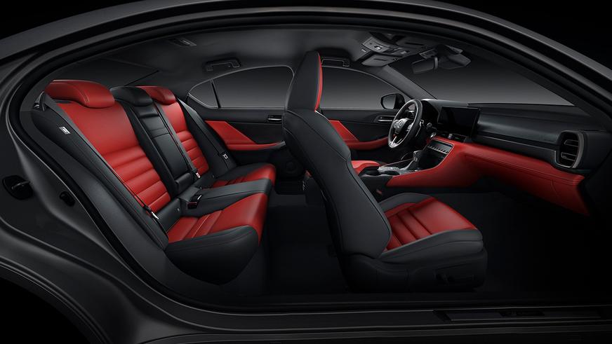 Lexus обновила седан IS