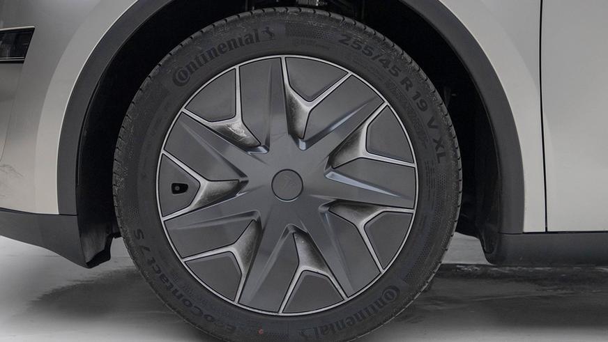 Tesla представила в Китае 6-местный кроссовер Model Y