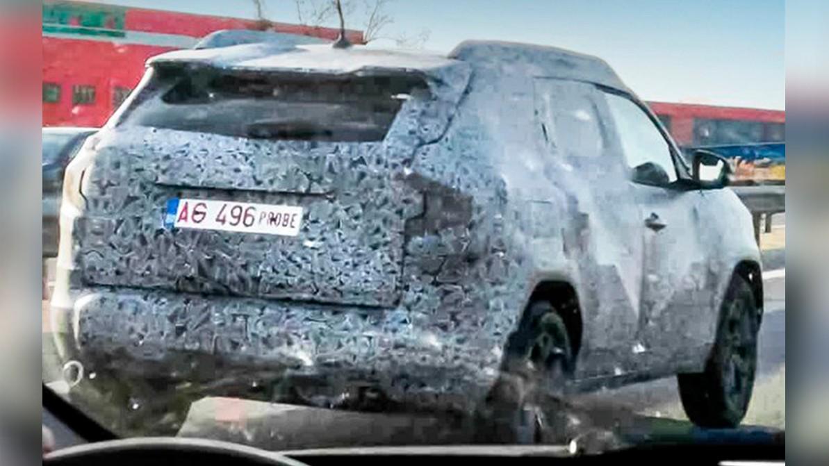 Новый Renault Duster вывели на дорожные испытания