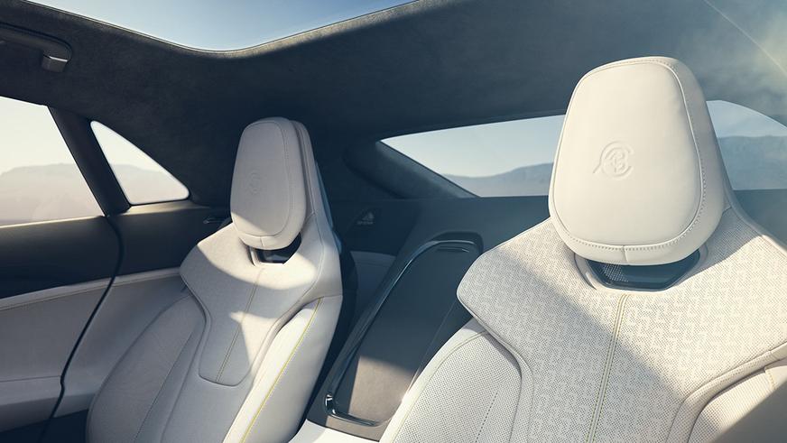 У Lotus появился флагманский 918-сильный седан на батарейках