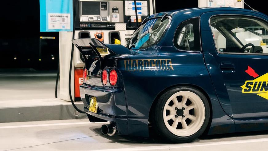 Фото дня: особые Supra и GT-R для тесных улиц