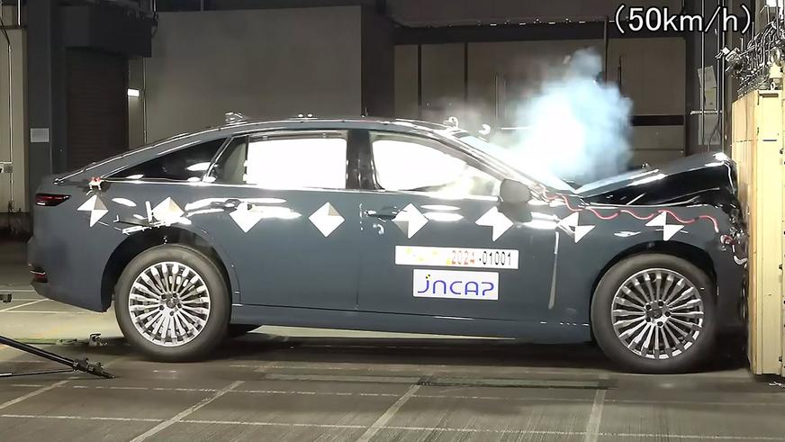 Toyota Crown назвали самым безопасным автомобилем Японии Toyota Crown назвали самым безопасным автомобилем Японии