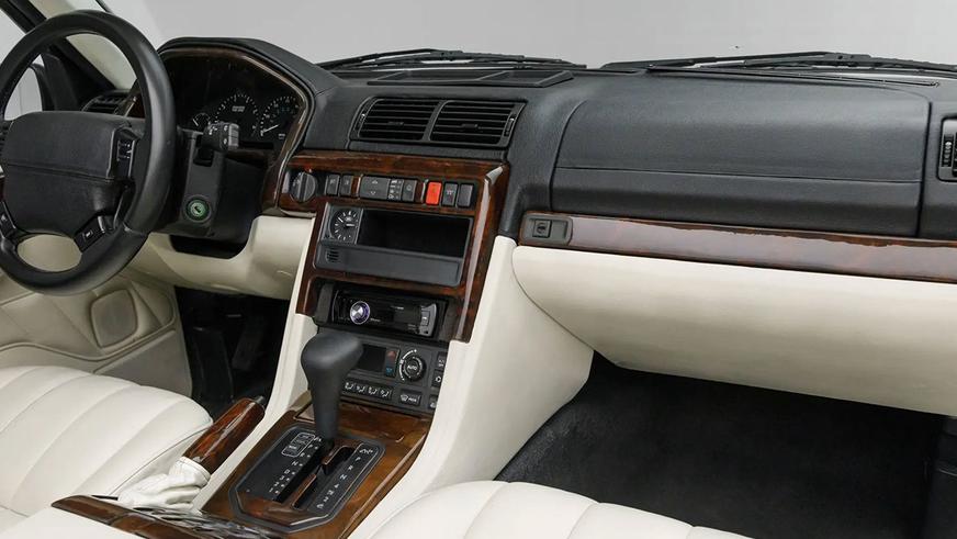 С молотка пустят Range Rover, похожий на Golf Cabriolet