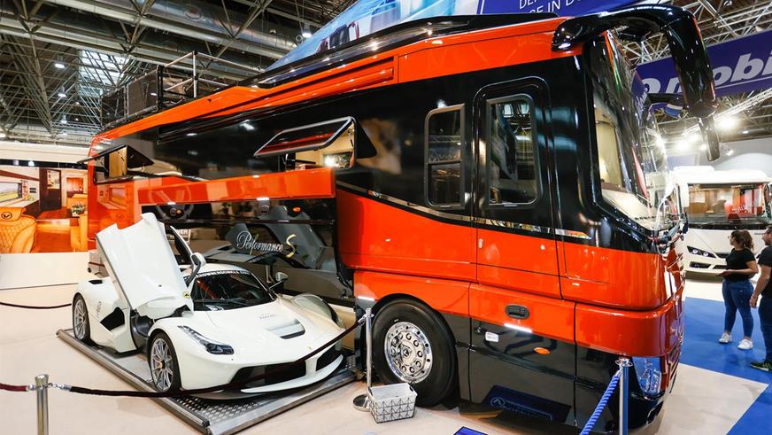 Самый дорогой дом на&nbsp;колёсах 2022&nbsp;года. В&nbsp;его комплект входит Ferrari