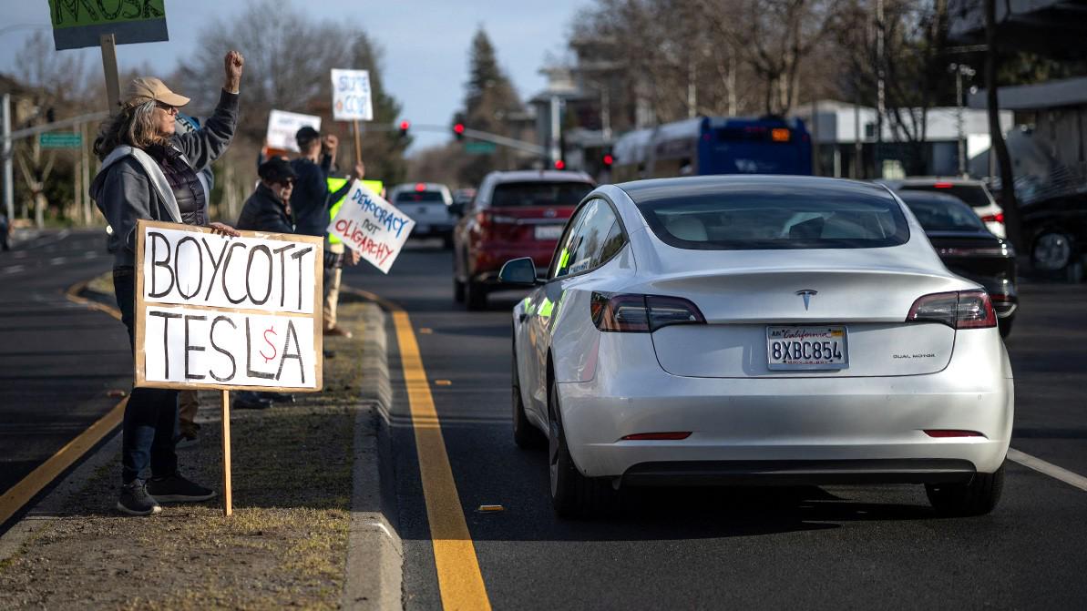 Tesla-ның жағдайы нашарлап барады