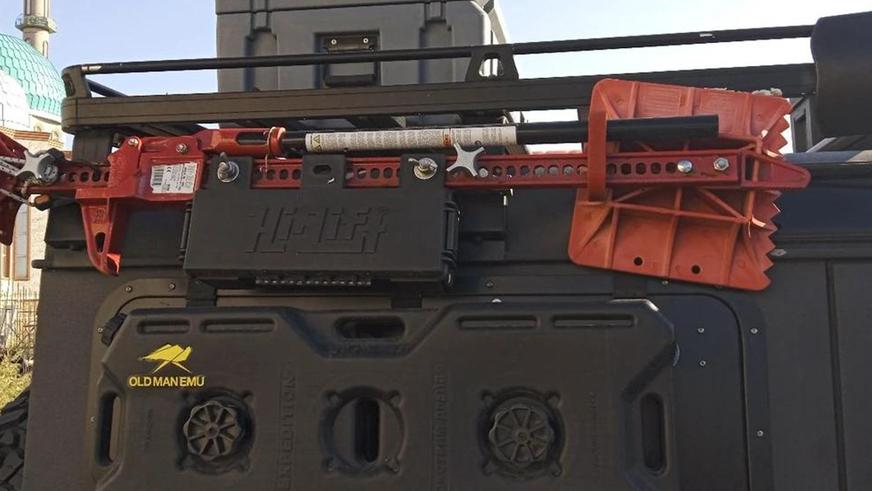 Land Rover Defender 2013 года выпуска