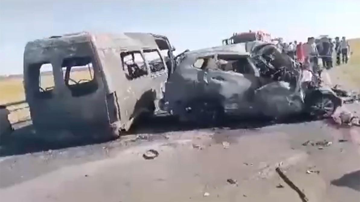 При столкновении трёх авто погибли девять человек в Туркестанской области