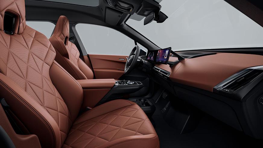 Электрический BMW iX стал дальнобойнее и быстрее