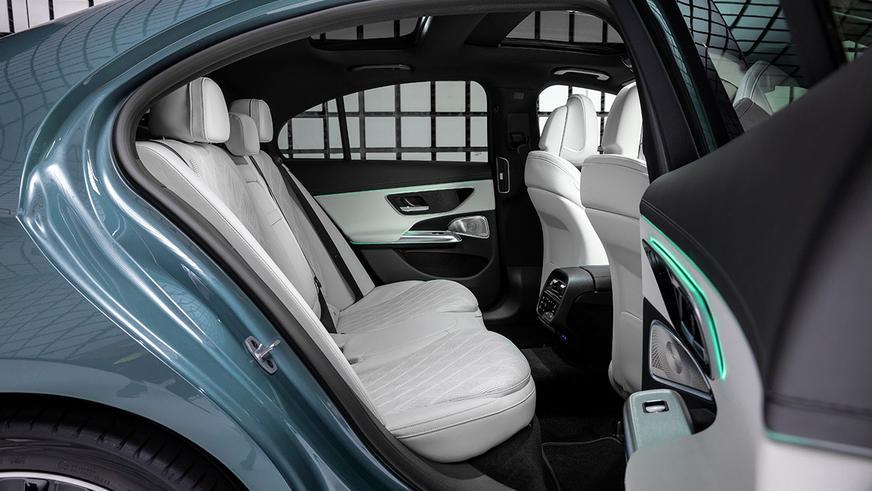 Новый Mercedes-Benz E-класса: гибриды, селфи-камера и TikTok