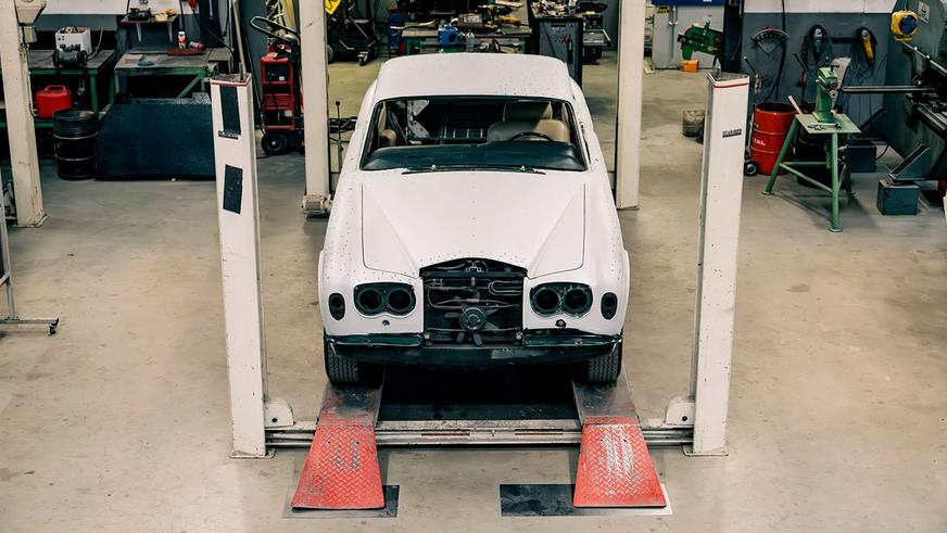 Старый Rolls-Royce Corniche стал необычным универсалом