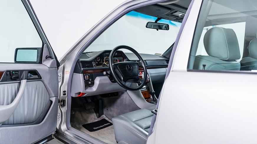 Более 175 млн тенге заплатили за Mercedes-Benz 500E (W124)