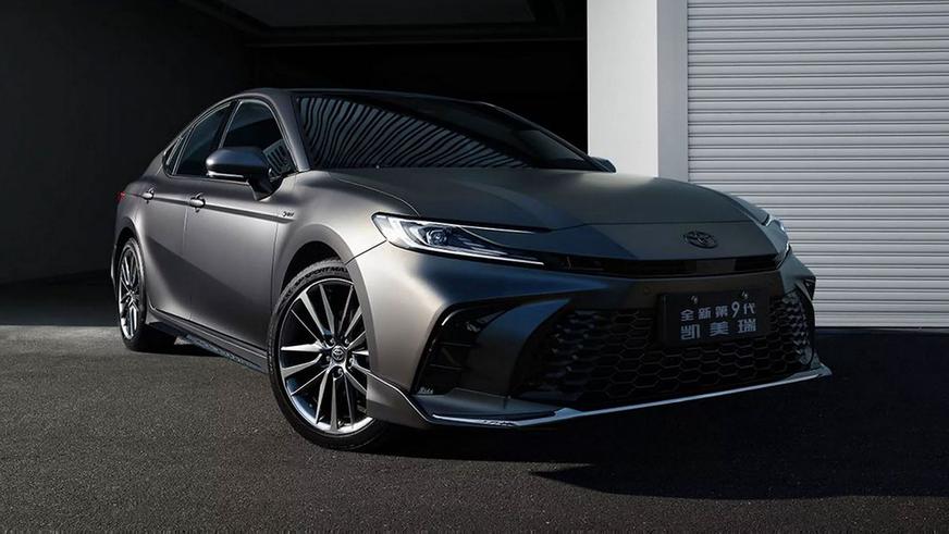 Toyota представила «спортивную» Camry для Китая
