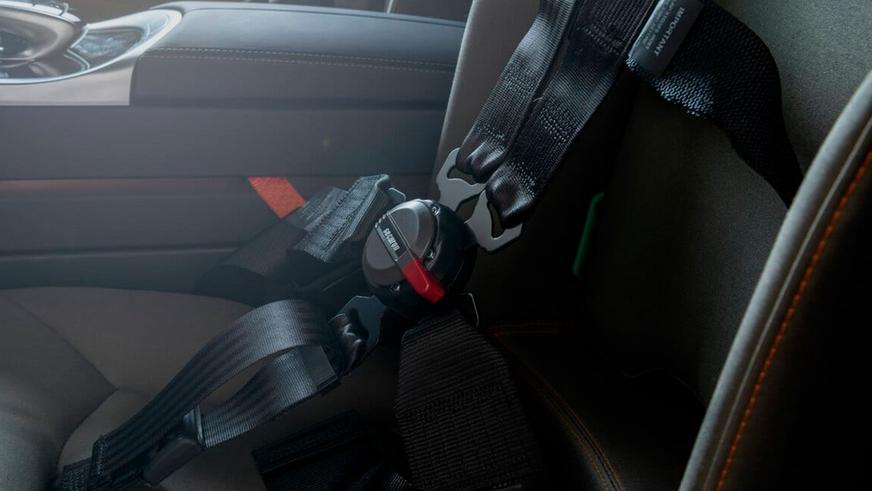 В продаже появился бронированный гелик от Brabus без пробега