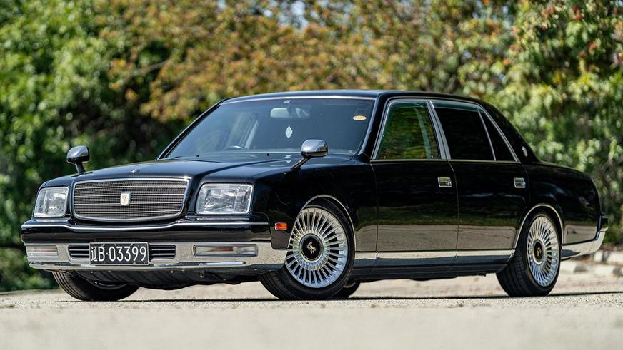 Toyota Century продали по цене бюджетной малолитражки