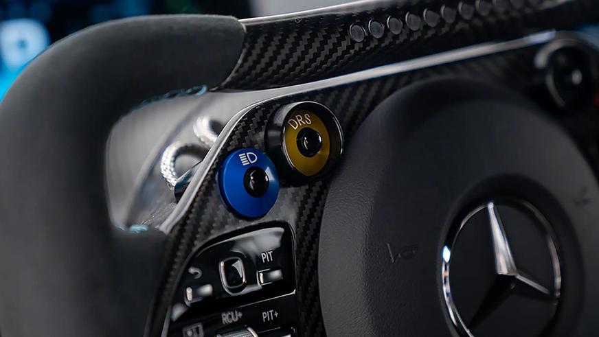 В Дубае выставили на продажу редчайший Mercedes-AMG One