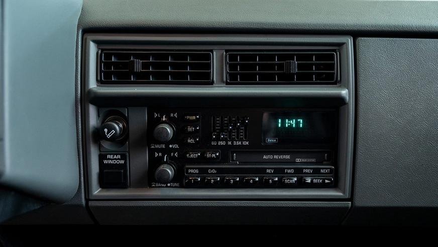 GMC Typhoon из 1990-х продали дороже Porsche Cayenne и Range Rover