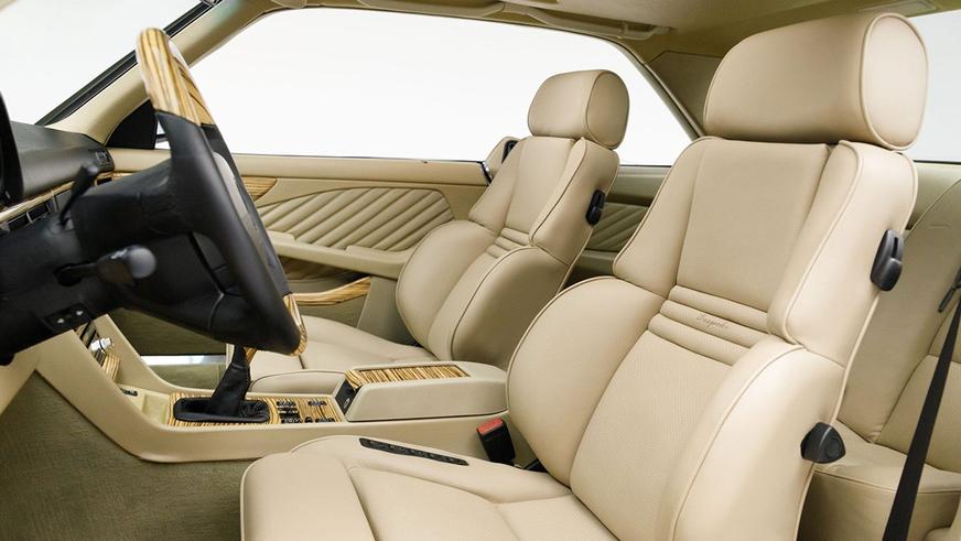 Рестомод Mercedes-Benz 560 SEC с мотором AMG в продаже