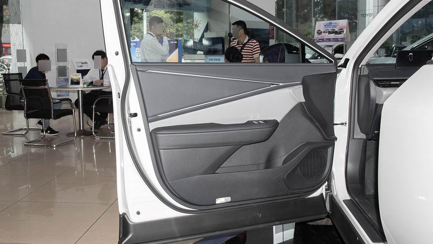 В Китае стартовали продажи самой большой электрической Toyota