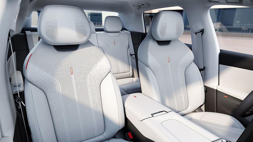 Lynk&Co начала продажи нового дальнобойного седана 07 EM-P