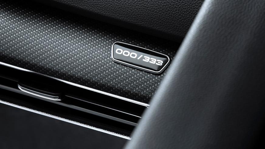Самый дорогой Volkswagen Golf начали передавать клиентам
