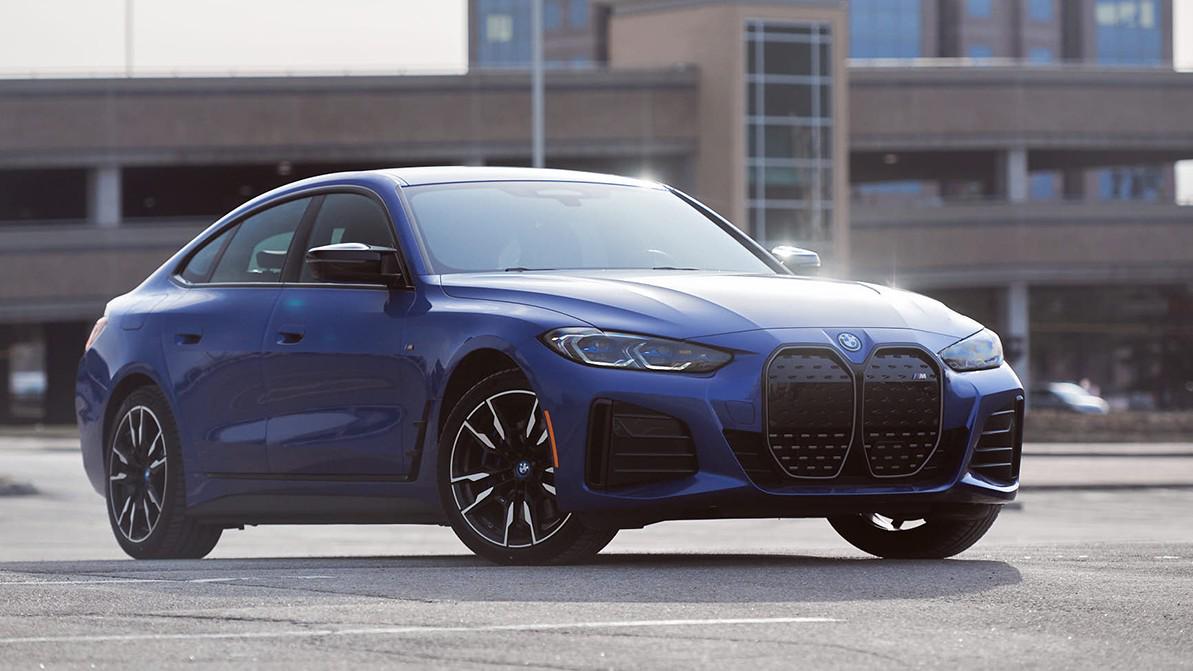 BMW электромобильдерін сервиске шақырады