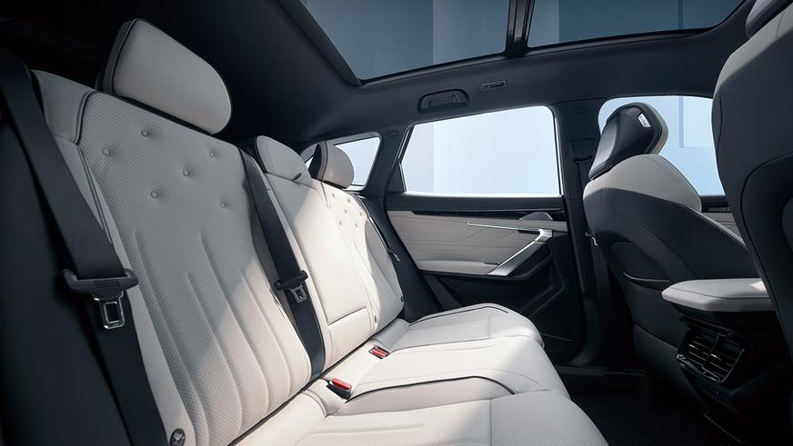 Geely объявила цены на новый Atlas в Казахстане