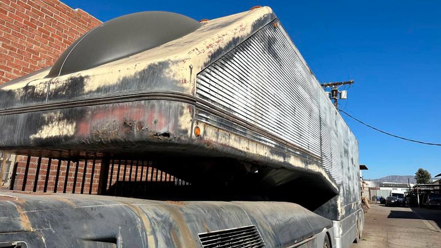 На продажу выставлен один из самых странных грузовиков в мире