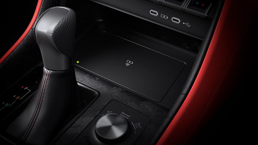 Lexus обновила седан IS