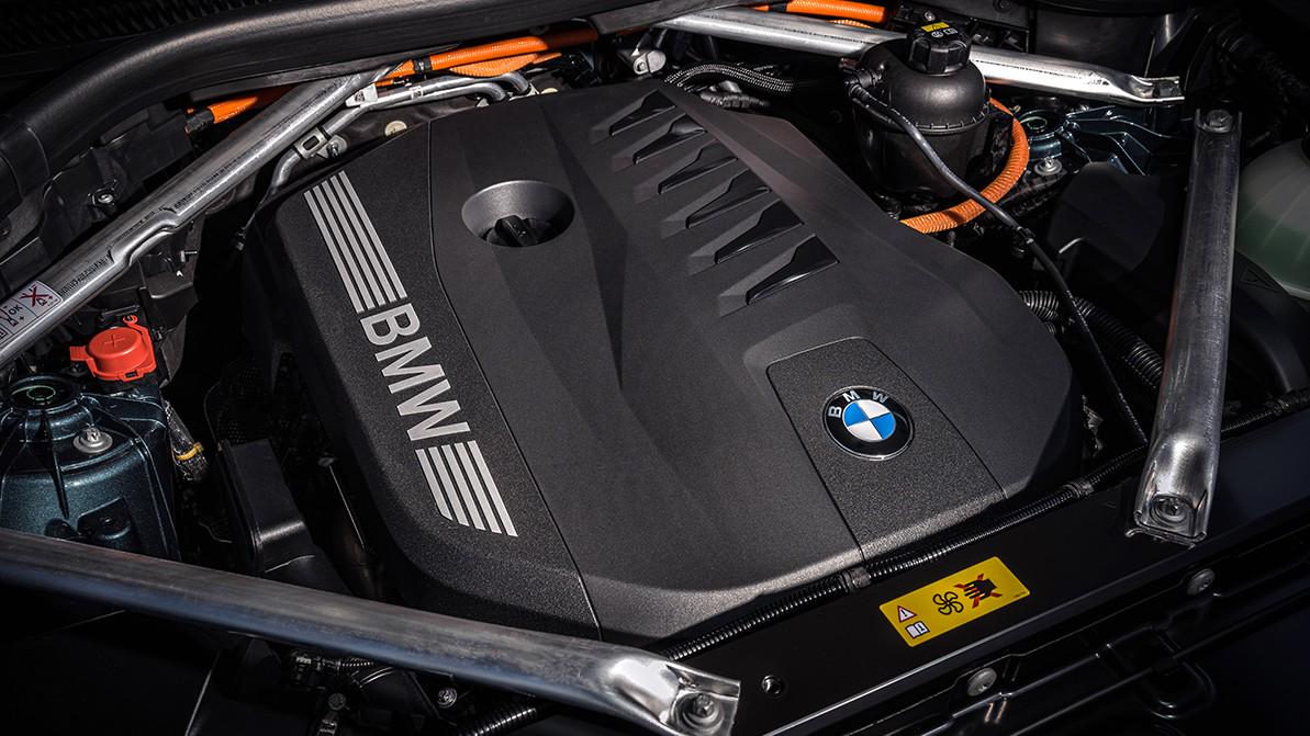 BMW обновила кроссоверы X5 и X6