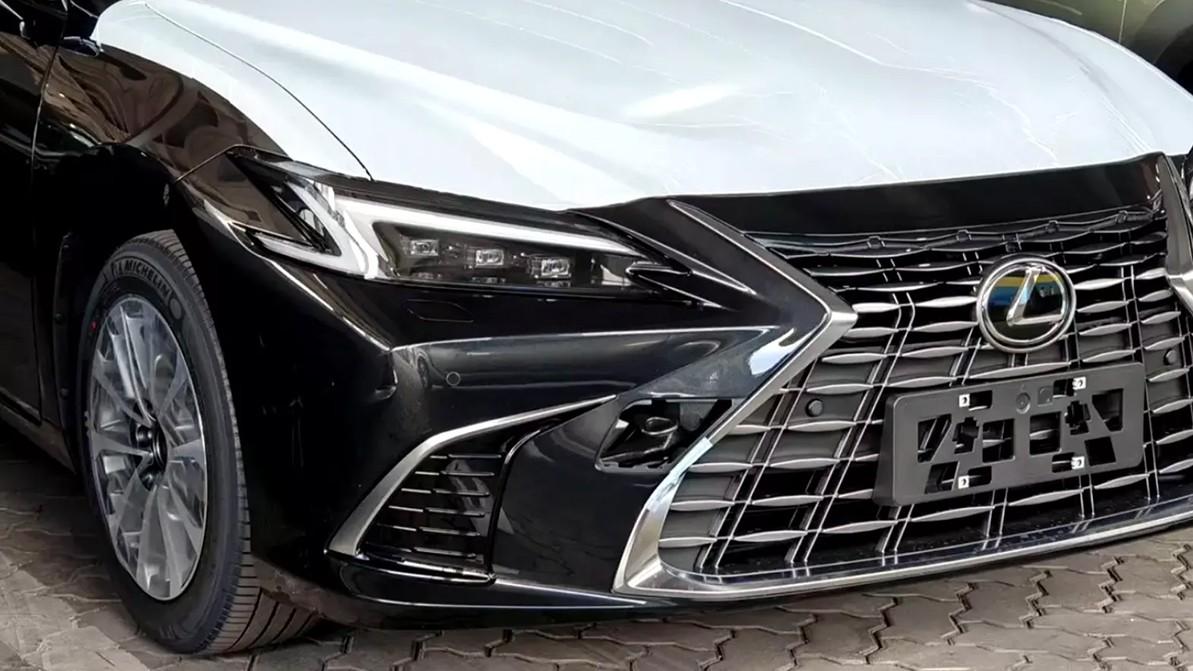 Фото обновлённого Lexus ES появились в Сети