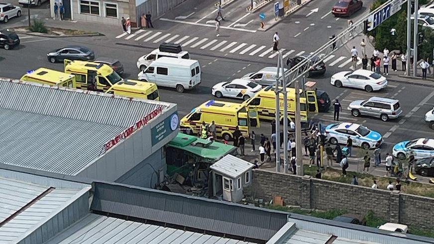 Крупное ДТП с автобусом в Алматы. Один человек погиб