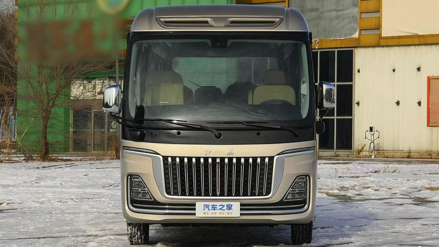 Hongqi возобновляет производство автобусов для чиновников