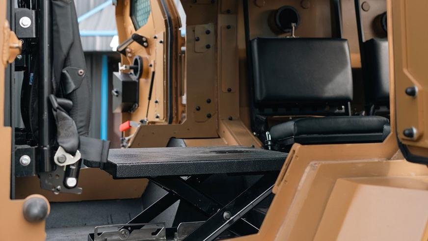 Пикап Ford стал военным броневиком для гражданских