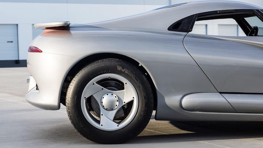 Киномодификацию Dodge Viper под названием Defender выставили на торги