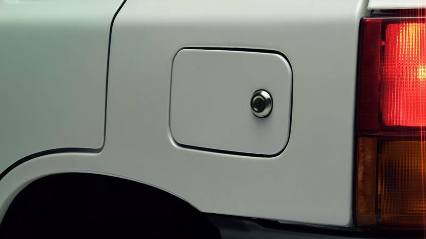 Бюджетный хетч Kia из 1990-х стал электрокаром с механикой