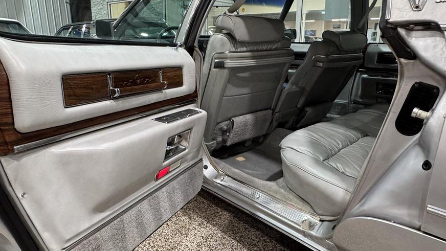 Раритетный Cadillac Fleetwood 1976 года выставлен на торги