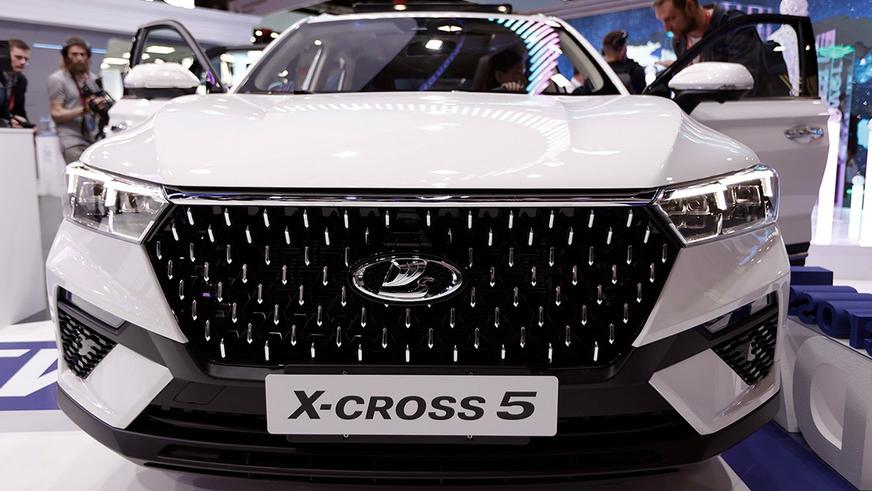 Публично представлена Lada X-cross 5 — кроссовер FAW с российским шильдиком