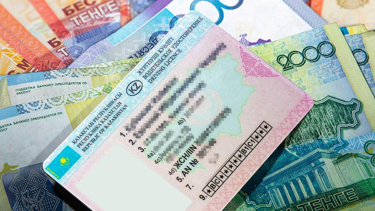 Автомектептің есепшісі жүргізуші куәлігін сатпақ болған