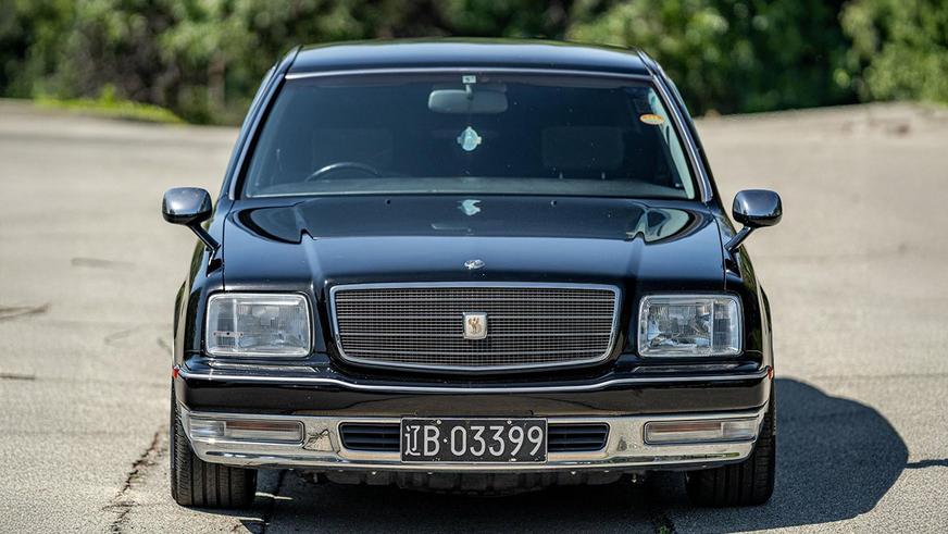Toyota Century продали по цене бюджетной малолитражки