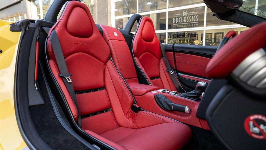 На продажу выставили уникальный Mercedes-Benz SLR McLaren. Он жёлтый!