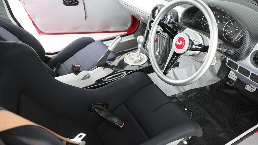 На продажу выставлена Mazda, которая притворяется Ferrari