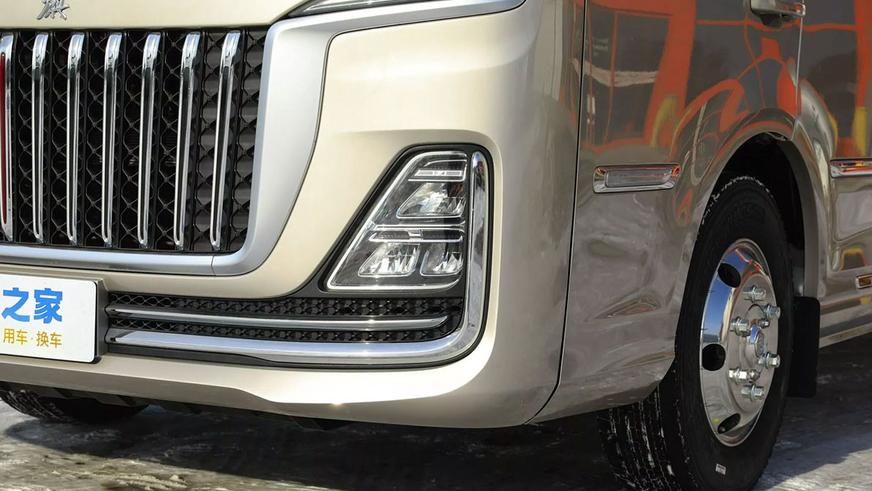 Hongqi возобновляет производство автобусов для чиновников