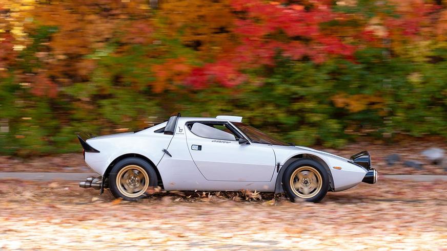 Качественную реплику культовой Lancia Stratos продают с аукциона