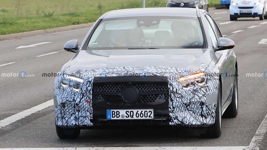 Новый Mercedes E-Class не получит гиперэкран