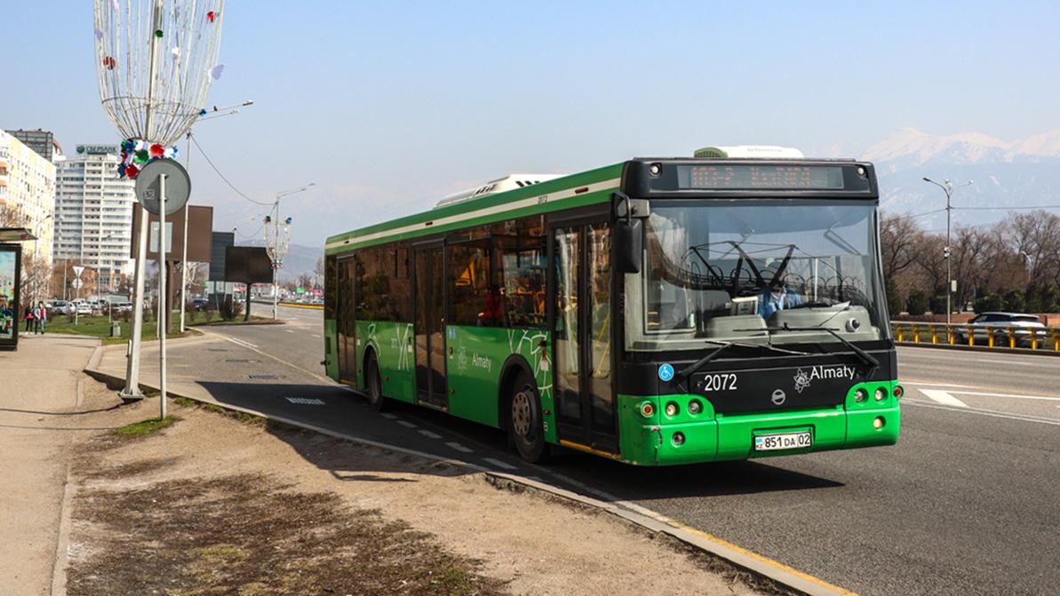 По выходным в красных зонах Казахстана не будут ходить автобусы и работать авторынки