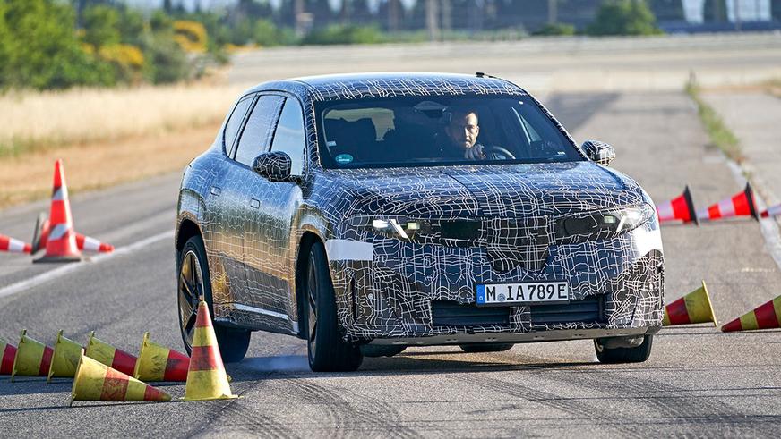 BMW iX3 сможет сам включать поворотники