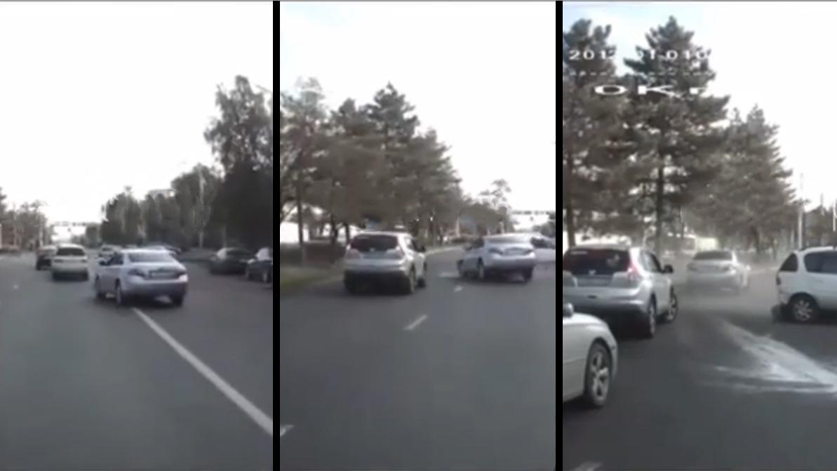 Сразу пять машин разбил торопыга, выскочивший с выделенки в Алматы