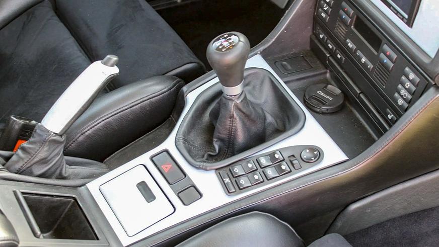 BMW M5 в кузове классического купе выставили на торги